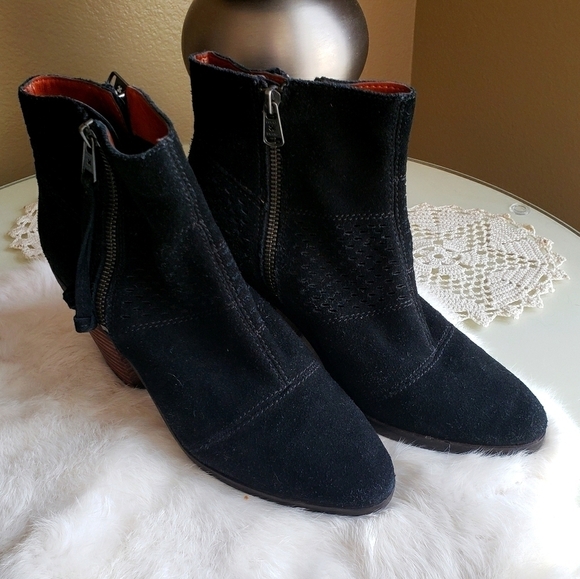 Lucky Brand Perforated LKRamses Booties-Size 7.5 - Picture 1 of 7